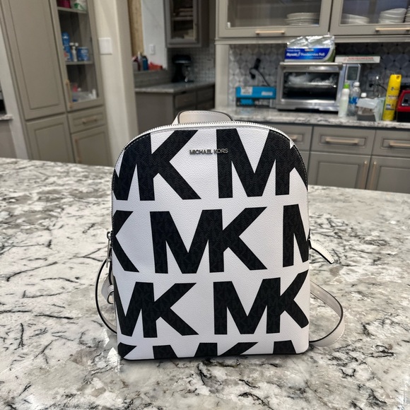 Michael Kors Cindy MK Graphic Signature Backpack NWT Authentic Big Logo - Picture 1 of 8